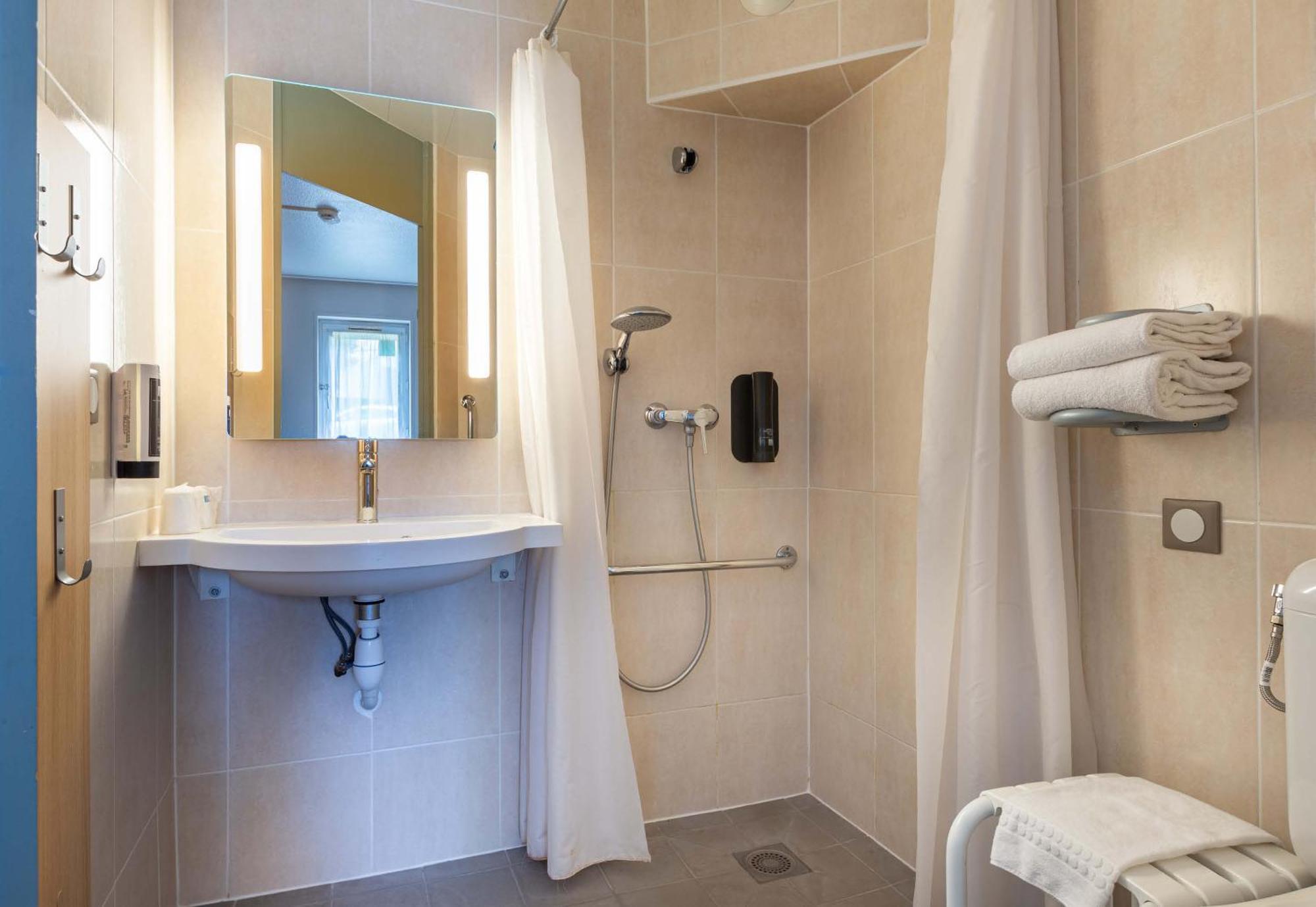 B&B Hotel Chartres Le Coudray Luaran gambar